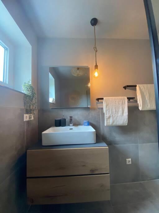 Gemuetliche Wohnung -Schwarzwald Neuweiler  Luaran gambar