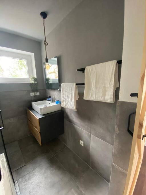 Gemuetliche Wohnung -Schwarzwald Neuweiler  Luaran gambar