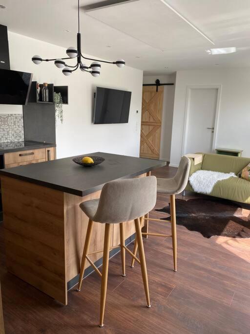 Gemuetliche Wohnung -Schwarzwald Neuweiler  Luaran gambar